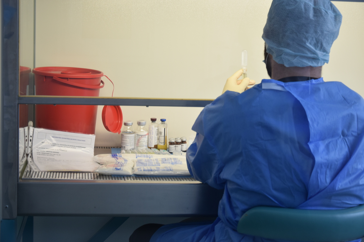 Przygotowanie preparatu żywieniowego do żywienia pozajelitowego 1